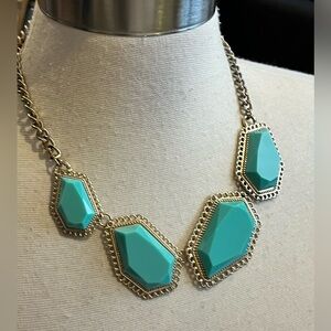 Statement necklace in green turquoise set in gold